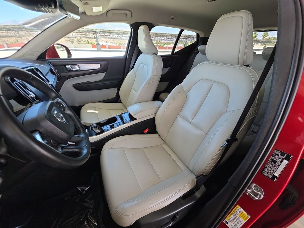 2019 Volvo XC40 T4 Momentum