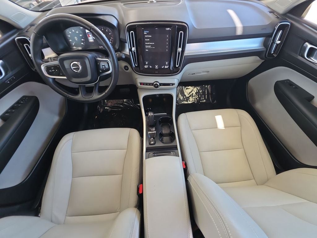 2019 Volvo XC40 T4 Momentum