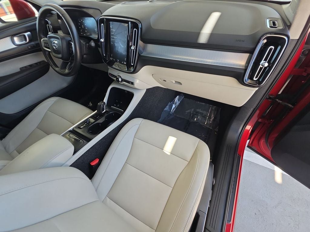 2019 Volvo XC40 T4 Momentum