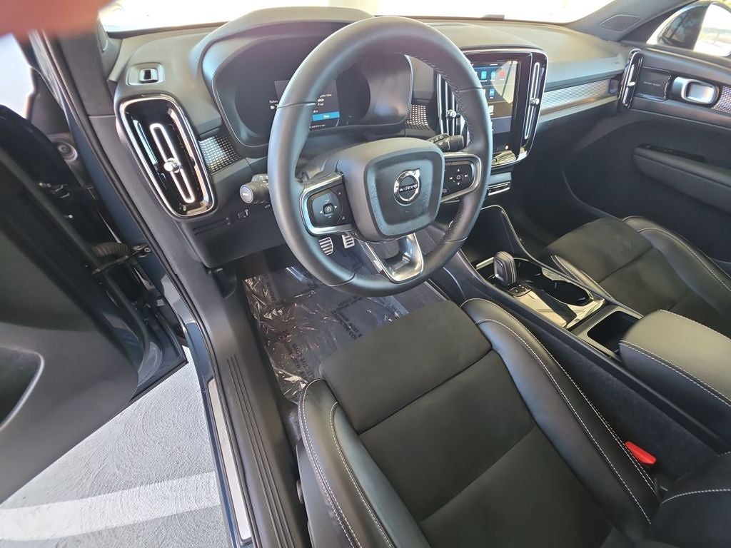 2022 Volvo XC40 Recharge Pure Electric P8 Twin Plus