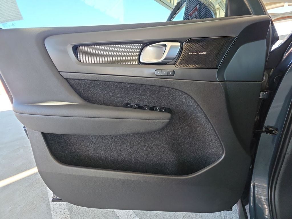 2022 Volvo XC40 Recharge Pure Electric P8 Twin Plus