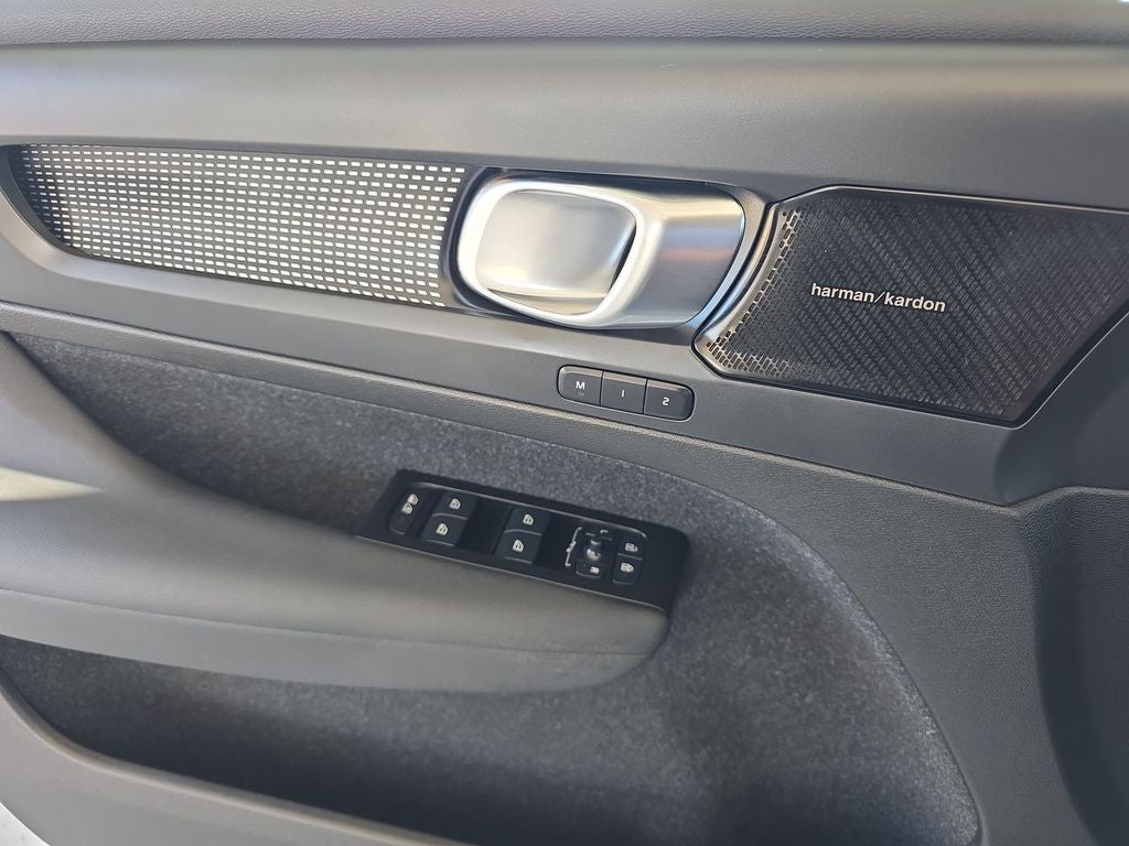 2022 Volvo XC40 Recharge Pure Electric P8 Twin Plus