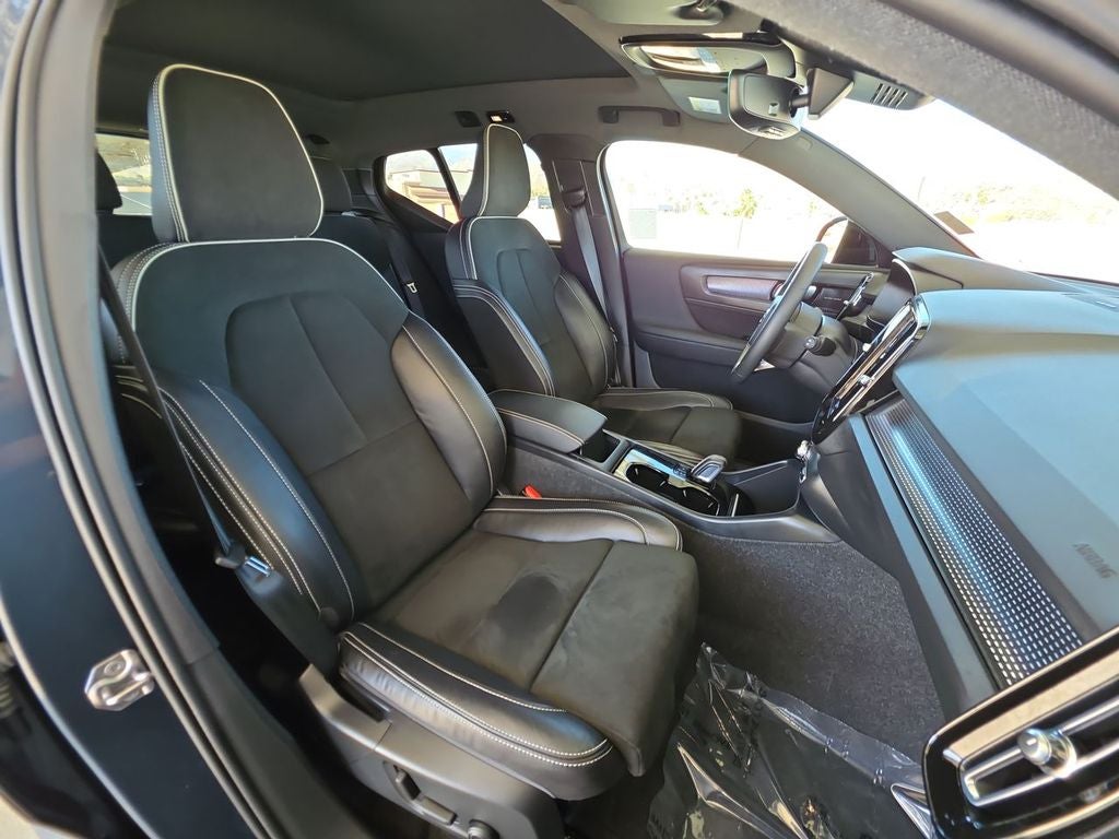 2022 Volvo XC40 Recharge Pure Electric P8 Twin Plus